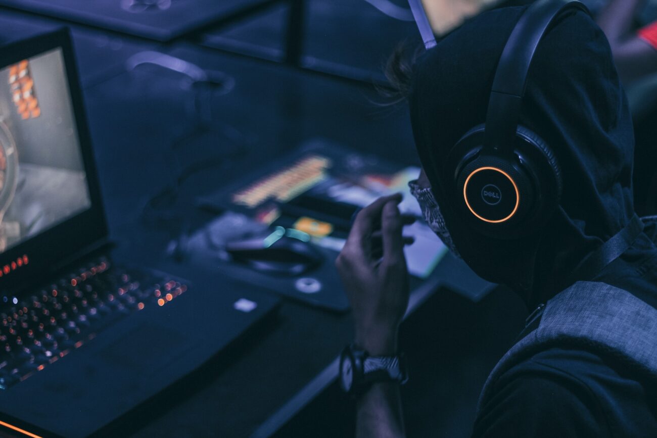 Man in headphones looks at the monitor